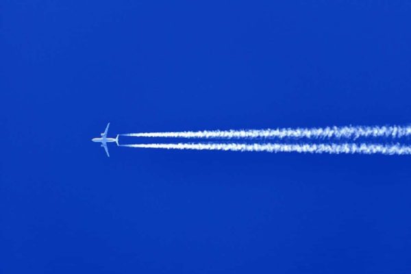 دنباله سفیدرنگ نتیجه یک تحقیق نشان داد؛ دنباله سفیدرنگ موتور هواپیماها تغییرات اقلیمی را تشدید میکند