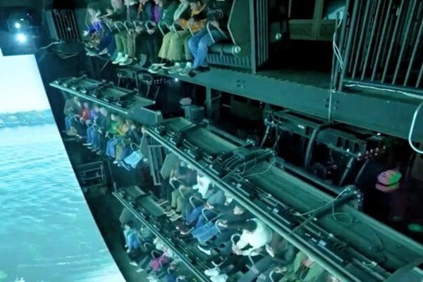 پرواز بر فراز نياگارا با اولين سينمای معلق در انتاريو