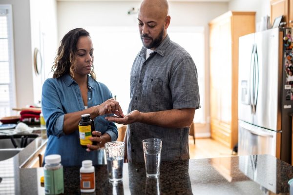 خطرات مصرف بیش از حد ویتامین D و C: آیا احتمال سرطان افزایش مییابد؟ خطرات مصرف بیش از حد ویتامین D و C: آیا احتمال سرطان افزایش مییابد؟