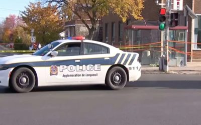 پلیس زنی را در ارتباط با پیدا شدن نوزاد مرده در پناهگاه اتوبوس در لانگوئیل، کبک بازداشت کرد پلیس زنی را در ارتباط با پیدا شدن نوزاد مرده در پناهگاه اتوبوس در لانگوئیل، کبک بازداشت کرد