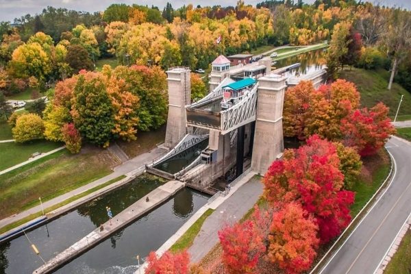 سفر دریایی به زيباترين قلعه انتاريو و لذت بردن از رنگ‌های پاييزی طبيعت