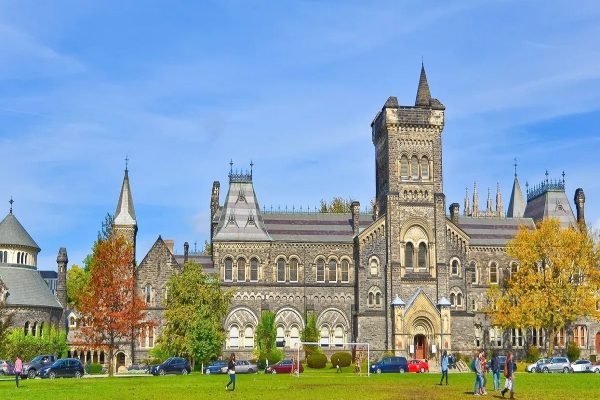 استخدام شغلی در دانشگاه تورنتو با حقوق عالی