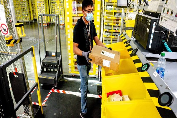 استخدام بيش از ۹۰۰۰ فرصت شغلی در شرکت آمازون كانادا