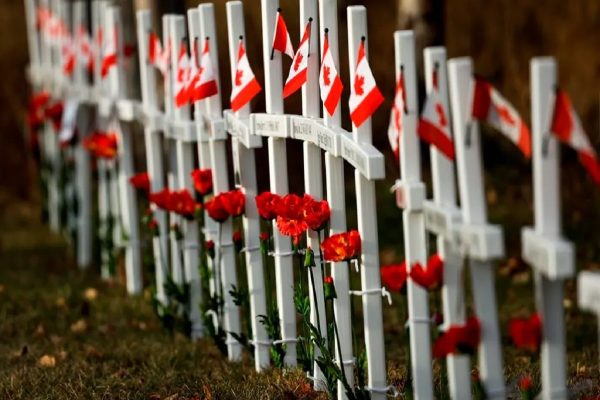 کاناداییها در سراسر کشور روز یادبود را جشن میگیرند کاناداییها در سراسر کشور روز یادبود را جشن میگیرند