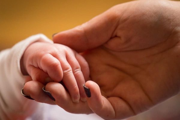 چالش‌ها و قوانین سخت‌گیرانه فرزندخواندگی در کانادا