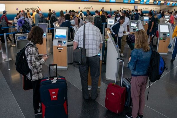 کاهش قیمت پرواز از کانادا به مقاصد محبوب گردشگری در سال ۲۰۲۶ کاهش قیمت پرواز از کانادا به مقاصد محبوب گردشگری در سال ۲۰۲۶