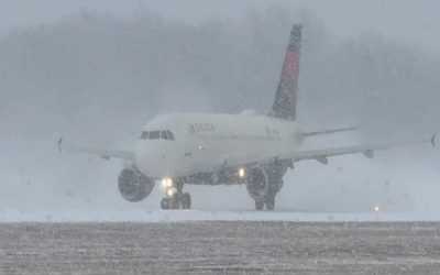 لغو پروازها به دلیل بارش باران یخ‌زده و شرایط کولاک در شرق کانادا