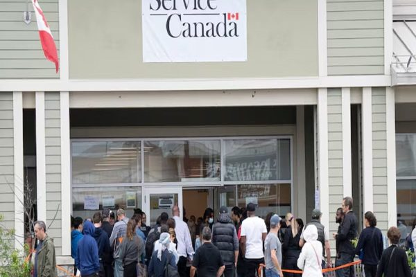 حذف ۸۰۰ شغل از اداره گذرنامه در سراسر کانادا حذف ۸۰۰ شغل از اداره گذرنامه در سراسر کانادا