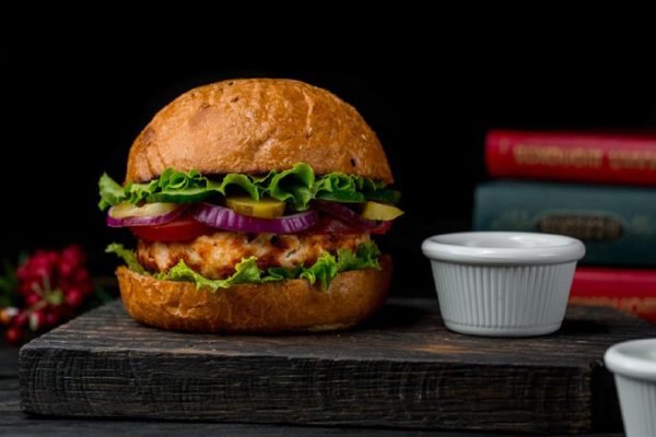 مرگ و مسموميت چندين نفر در آمريكا با خوردن همبرگرهای مک دونالد