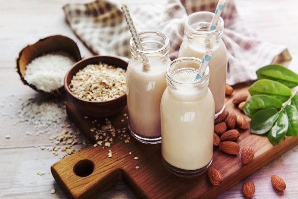 آیا شیرهای گیاهی می‌توانند جایگزین مناسبی برای شیر گاو باشند؟