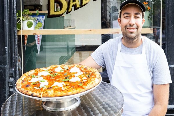 سرآشپز تورنتو به عنوان يكی از بهترين پيتزاپزهای دنيا رتبه‌بندی شد