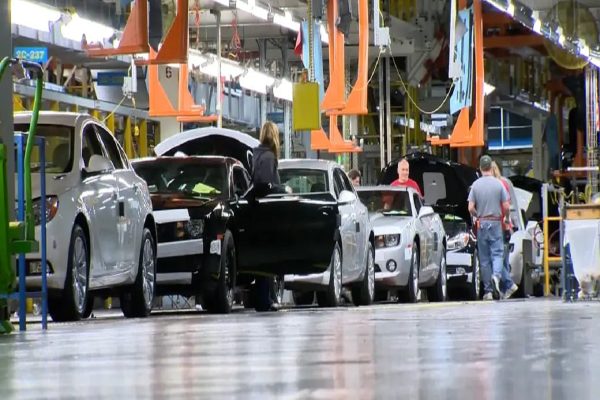 بدترين شرايط در انتظار كارگران خودروسازی كانادا