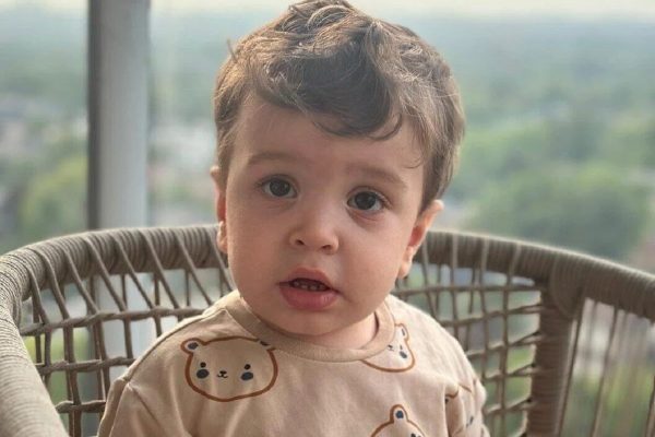 خانوادهی لیام ریاضتی، کودک کشتهشده در مهدکودک، خواستار پاسخگویی شدند خانوادهی لیام ریاضتی، کودک کشتهشده در مهدکودک، خواستار پاسخگویی شدند