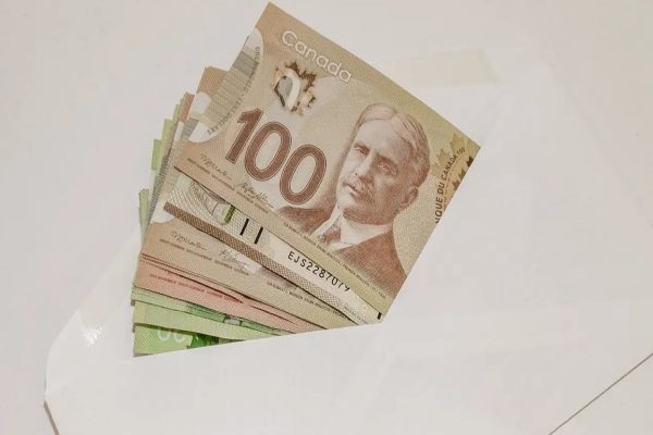 کانادایی‌ها می‌توانند از این مزایا و اعتبارات دولتی در زمستان ۲۰۲۳ بهره‌مند شوند