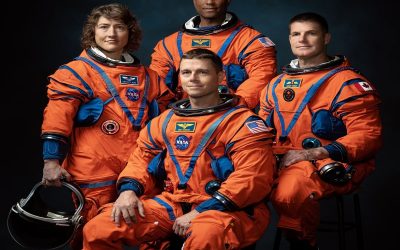 ماموریت سفر به دور ماه جرمی هانسن، فضانورد کانادایی، به تاخیر افتاد