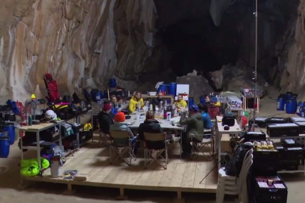 ۴۰ روز در انزوا در غار - پروژه deep time