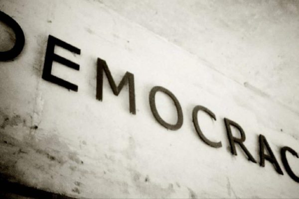 بسیاری از مردم جهان دیگر به دموکراسی باور ندارند