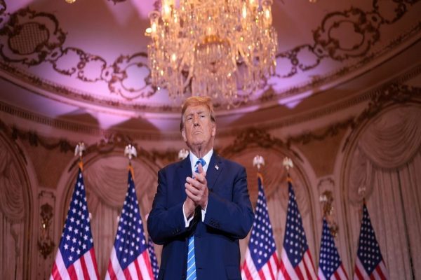 ترامپ کاخ خود را می‌سازد، در حالی که آمریکایی‌ها با گرسنگی دست و پنجه نرم می‌کنند