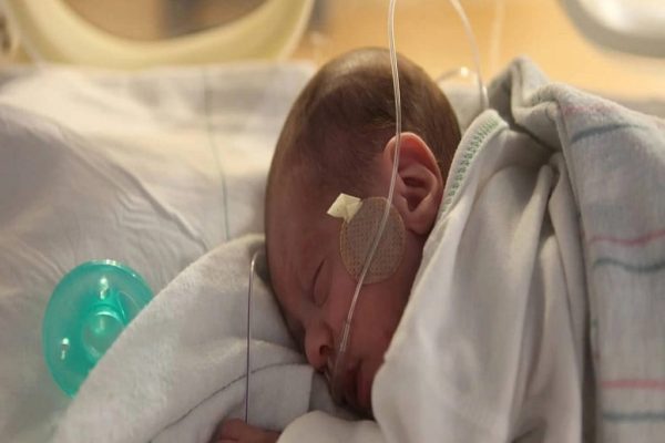 تجربهی تلخ یک مادر: مبارزهی نوزاد با ویروس سینسیشیال تجربهی تلخ یک مادر: مبارزهی نوزاد با ویروس سینسیشیال