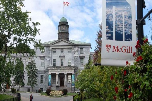 دانشگاه های انگلیسی زبان کبک مخالفت خود را با افزایش شهریه اعلام کردند