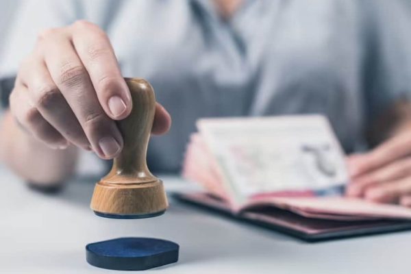 احتمال رد ویزای آمریکا به دلیل چاقی یا سرطان