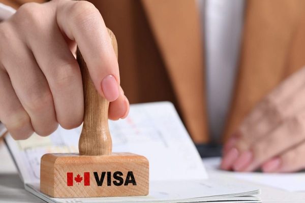 سخت‌تر شدن قوانین صدور ویزای توریستی کانادا برای هندی‌ها
