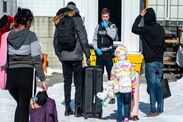 لایحهی C-12؛ نگرانی وکلا از اختیارات گستردهی دولت علیه مهاجران و پناهجویان لایحهی C-12؛ نگرانی وکلا از اختیارات گستردهی دولت علیه مهاجران و پناهجویان