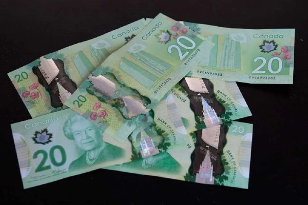 هر کانادایی امسال هزاران دلار برای سود بدهی دولت پرداخت میکند! هر کانادایی امسال هزاران دلار برای سود بدهی دولت پرداخت میکند!