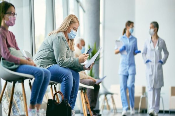 مشکلات خدمات درمانی کانادا؛ پیشرفت‌ها و چالش‌های باقی‌مانده