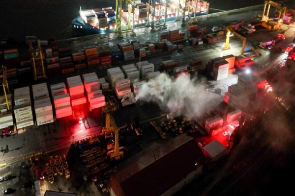 آتشسوزی کانتینر در بندر مونترال کنترل شد آتشسوزی کانتینر در بندر مونترال کنترل شد