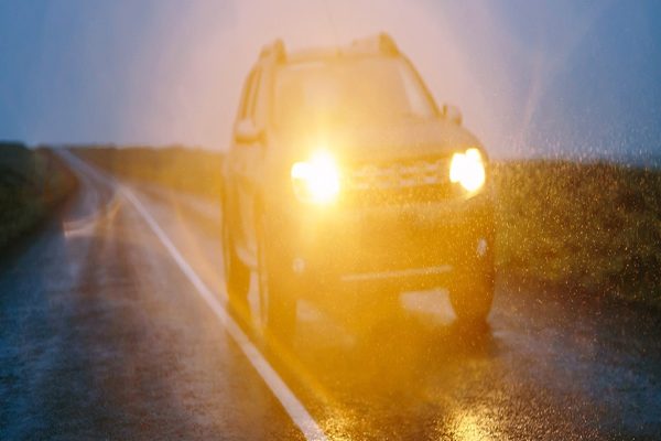 آیا چراغ‌های LED خودروها بیش از حد پرنور هستند؟ خطرات آن چیست