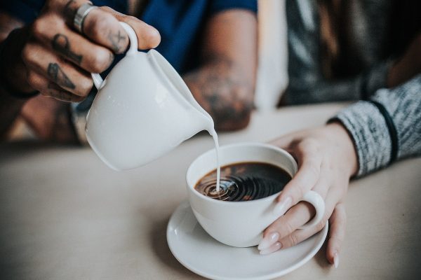 مسمومیت با کافئین چیست و چه عوارضی دارد؟