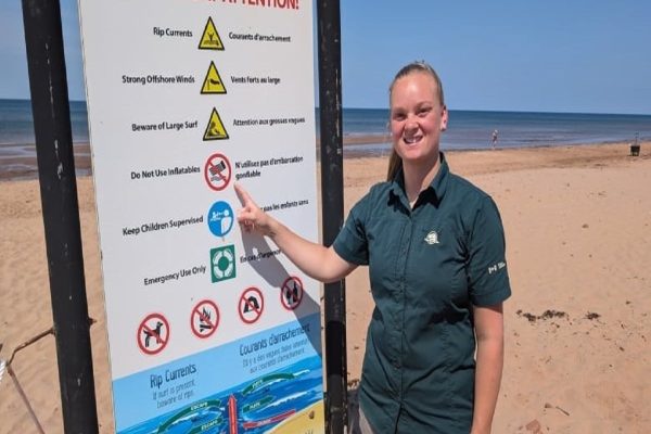 تیوپهای بادی استخر، مشکل بزرگ در پارک ملی جزیره پرنس ادوارد تیوپهای بادی استخر، مشکل بزرگ در پارک ملی جزیره پرنس ادوارد