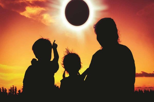 جهان امروز قرار است شاهد یک خورشید گرفتگی کامل باشد