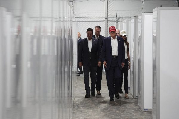 قانون جدید آمریکا و محدودیت دسترسی مهاجران به خدمات درمانی یارانه‌ای