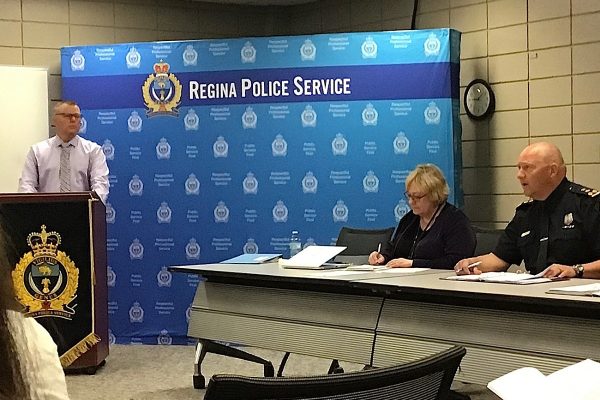 مرگ غمانگیز یکی از شهروندان شهر رجینا درپی بیتفاوتی رهگذران مرگ غمانگیز یکی از شهروندان شهر رجینا درپی بیتفاوتی رهگذران