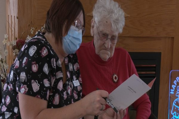 پیرزن ۱۰۴ساله کانادایی راز عمر طولانی خود را فاش کرد