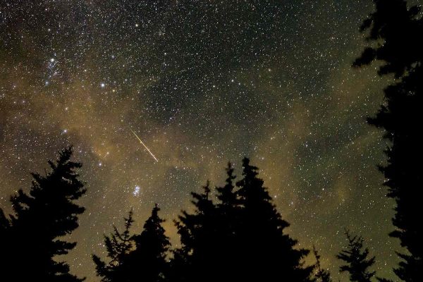 بهترین زمان برای تماشای شهاب‌های جباری در کانادا