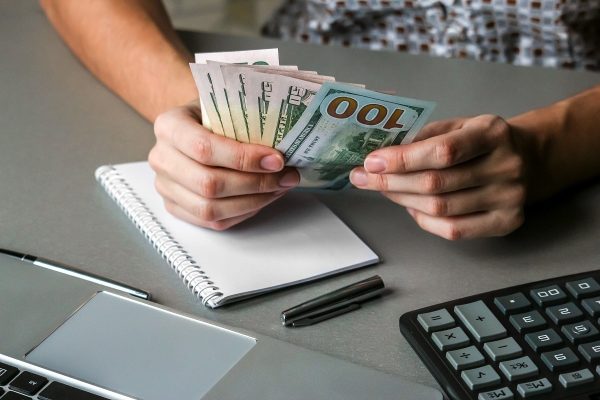 هر آنچه که باید درباره افزایش حداقل دستمزد انتاریو در ماه اکتبر بدانید
