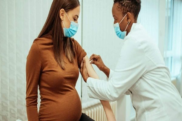 صدها زن باردار مبتلا به کرونا در کبک به دلیل نرخ پایین واکسیناسیون