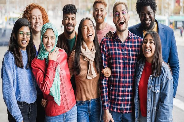 شهرهای کانادا اغلب چندفرهنگی و چندزبانه‌اند