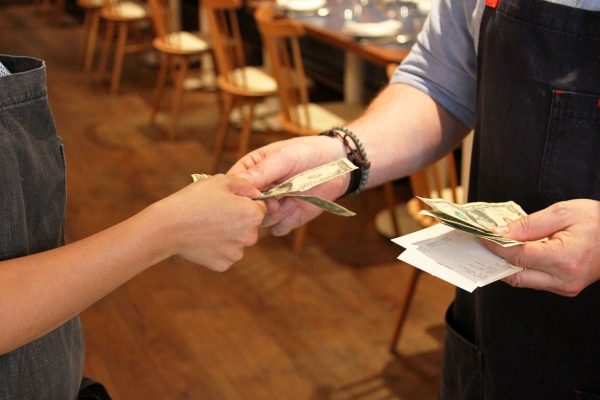 بازبینی قوانین مربوط به انعام دهی و شیفت‌ های آزمایشی بدون حقوق در انتاریو