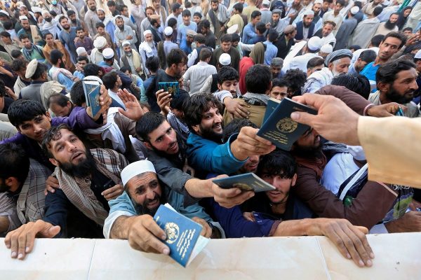 اوتاوا کمک‌های مالی به پناهجویان افغان در پاکستان را قطع کرد