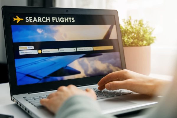 اگر می‌خواهید بلیط هواپیما بگیرید، از این ابزار گوگل استفاده کنید