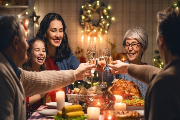 کانادایی‌ها از چه راه‌های ارزان‌تری برای جشن گرفتن سال نو ۲۰۲۴ استفاده می‌کند؟