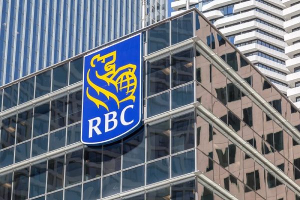 مدیر مالی سابق RBC خواستار ۵۰ میلیون دلار غرامت شد مدیر مالی سابق RBC خواستار ۵۰ میلیون دلار غرامت شد