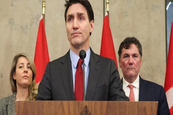 با اعمال تعرفه‌های ۲۵ درصدی ترامپ، کانادا و آمریکا وارد جنگ تجاری شدند