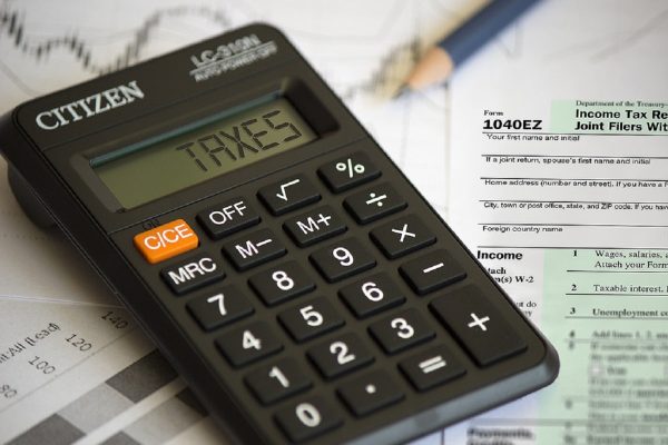 بار مالیاتی کانادا، بالاتر از هزینه‌های مسکن، غذا و پوشاک