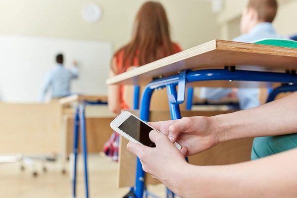 استفاده از تلفن همراه در کلاس‌های درس مدارس انتاریو را ممنوع می‌کند