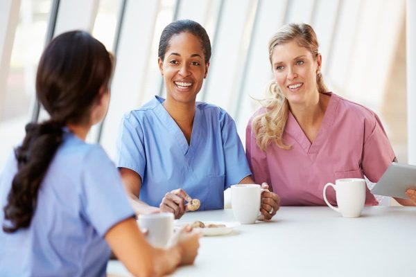 نکاتی درباره کار و تحصیل در رشته پرستاری در کانادا